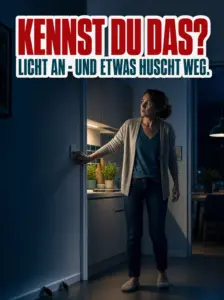 Kakerlaken huschen nachts in der Küche weg, als das Licht angeht