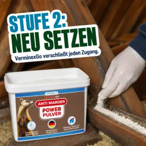 VerminexGo Pulver wird an einer Dachbodenritze zur Mardervergrämung ausgebracht